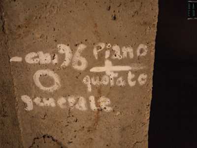...assieme a scritte risalenti sempre al periodo delle ricerche